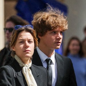 Yasmine Lavoine et Roman Lavoine, petits-enfants du défunt - Arrivées aux obsèques du prince Jean-Stanislas Poniatowski en l'Eglise polonaise à Paris, France, le 29 avril 2024. © Jacovides-Moreau/Bestimage