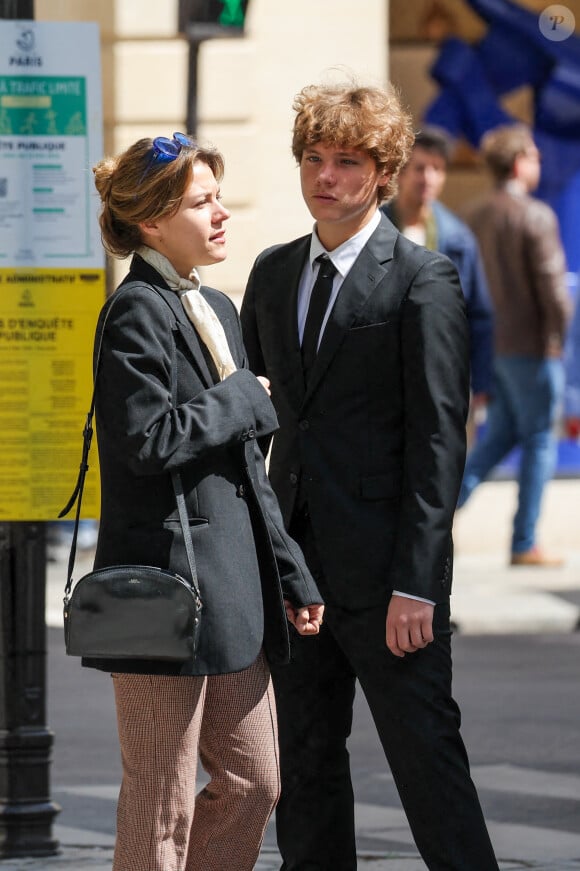 Yasmine Lavoine et Roman Lavoine, petits-enfants du défunt - Arrivées aux obsèques du prince Jean-Stanislas Poniatowski en l'Eglise polonaise à Paris, France, le 29 avril 2024. © Jacovides-Moreau/Bestimage