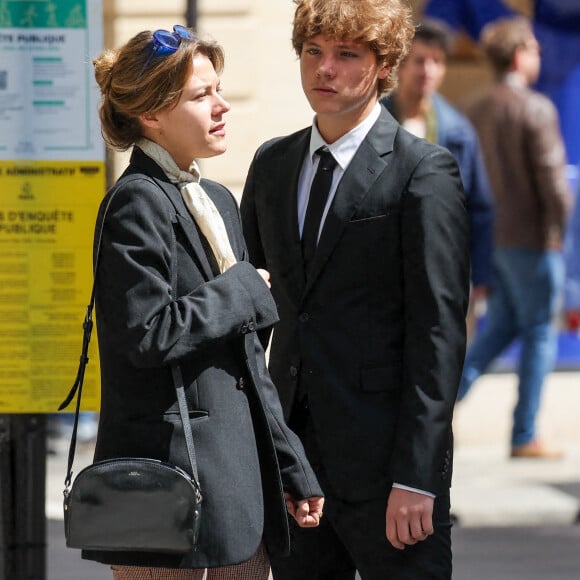 Yasmine Lavoine et Roman Lavoine, petits-enfants du défunt - Arrivées aux obsèques du prince Jean-Stanislas Poniatowski en l'Eglise polonaise à Paris, France, le 29 avril 2024. © Jacovides-Moreau/Bestimage