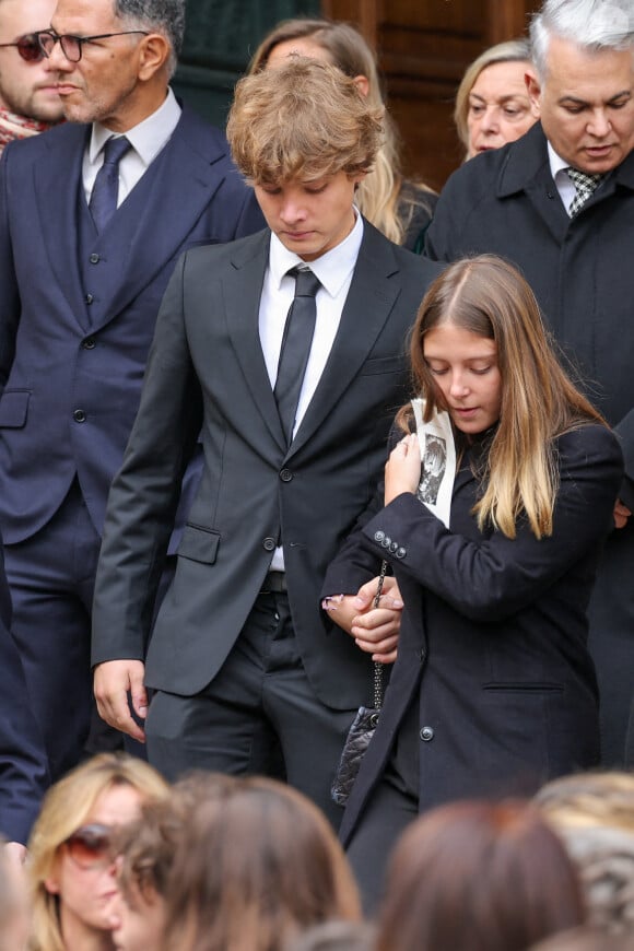 Roschdy Zem, Roman Lavoine et sa cousine Tess Rambaldi (fille de Marie Poniatowski et petite-fille du défunt) - Sorties des obsèques du prince Jean-Stanislas Poniatowski en l'Eglise polonaise à Paris, France, le 29 avril 2024. © Jacovides-Moreau/Bestimage