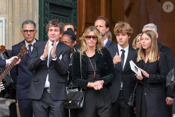 Roschdy Zem, Pierre Rambaldi, Sarah Poniatowski (Lavoine), son fils Roman Lavoine, sa cousine Tess Rambaldi (fille de Marie Poniatowski et petite-fille du défunt), Marie Rambaldi (Poniatowski), une des filles du défunt - Sorties des obsèques du prince Jean-Stanislas Poniatowski en l'Eglise polonaise à Paris, France, le 29 avril 2024. © Jacovides-Moreau/Bestimage