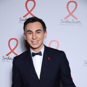 Jordan De Luxe - Photocall de la soirée de lancement du "Sidaction" au théâtre Edouard VII à Paris le 4 mars 2024. © Denis Guignebourg/Bestimage