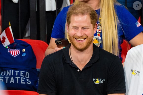 Le prince Harry, duc de Sussex, assiste à la course d'aviron en salle aux Jeux Invictus 2020 (jour 5) au Zuiderpark à La Haye, Pays-Bas, le 20 avril 2022. 