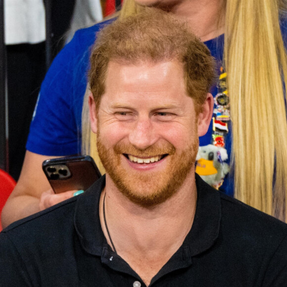 Le prince Harry, duc de Sussex, assiste à la course d'aviron en salle aux Jeux Invictus 2020 (jour 5) au Zuiderpark à La Haye, Pays-Bas, le 20 avril 2022. 