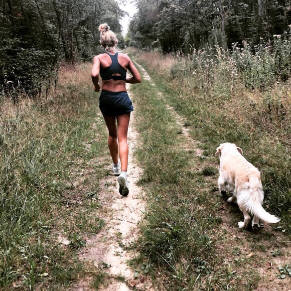 Elodie Gossuin s'offre un footing dans sa campagne. ©Instagram