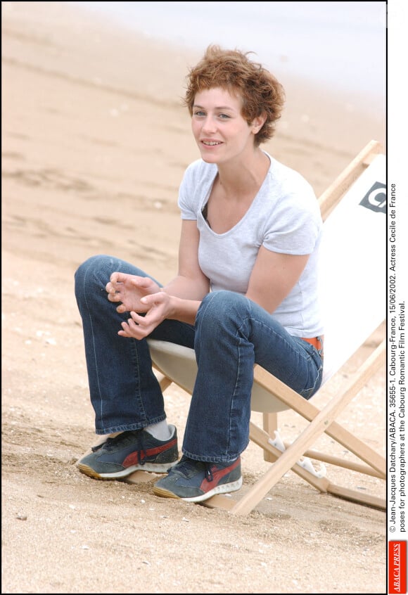 Le 15/06/2002. L'actrice Cécile de France pose au grand air pour les photographes au Festival du film romantique de Cabourg. Jean-Jacques Datchary/ABACA.