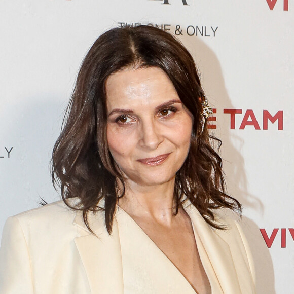 Exclusif - Juliette Binoche - Photocall du défilé Vivienne Tam mode femme automne / hiver 2024-2025 lors de la Fashion Week de Paris (PFW), au palais de Tokyo, à Paris, France, le 2 mars 2024. © Christophe Clovis/Bestimage 