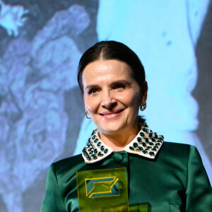 Juliette Binoche reçoit le prix "The Lazio Terra di Cinema" lors du 18ème Rome International Film Festival, à l'auditorium Parco Della Musica de Rome, Italie, le 21 octobre 2023. © SGP/Bestimage 