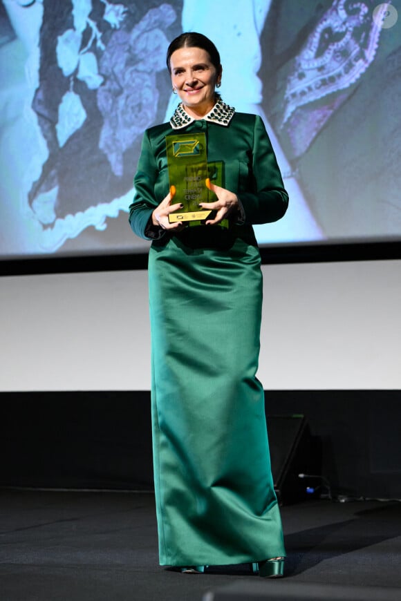 Juliette Binoche reçoit le prix "The Lazio Terra di Cinema" lors du 18ème Rome International Film Festival, à l'auditorium Parco Della Musica de Rome, Italie, le 21 octobre 2023. © SGP/Bestimage 