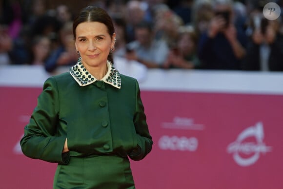 Juliette Binoche, porte une robe conçue spécialement pour elle par Prada, à la première du film "La Passion de Dodin Bouffant" (The Pot Au Feu) lors du 18ème Rome International Film Festival, à l'auditorium Parco Della Musica de Rome, Italie, le 21 octobre 2023. © Mario Cartelli/SOPA Images/ZUMA Press/Bestimage 