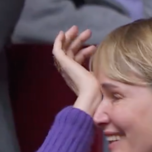 Une décision qui fait suite à une demande de l'actrice Judith Godrèche.
Judith Godrèche en larmes devant l'assemblée qui a approuvé la création d'une commission d'enquête sur les "abus et violences" dans le cinéma, l'audiovisuel, le spectacle vivant, la mode et la publicité.