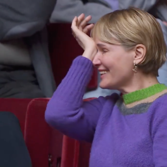 Une décision qui fait suite à une demande de l'actrice Judith Godrèche.
Judith Godrèche en larmes devant l'assemblée qui a approuvé la création d'une commission d'enquête sur les "abus et violences" dans le cinéma, l'audiovisuel, le spectacle vivant, la mode et la publicité.