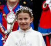La petite fille pose à côté de fleurs bien connu des fans de la famille royale
 
La princesse Charlotte de Galles - La famille royale britannique salue la foule sur le balcon du palais de Buckingham lors de la cérémonie de couronnement du roi d'Angleterre à Londres, le 6 mai 2023. 