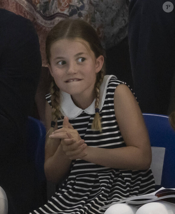 Le prince William, duc de Cambridge, et Catherine (Kate) Middleton, duchesse de Cambridge, avec la princesse Charlotte de Cambridge assistent au Jeux du Commonwealth au centre sportif de l'Université de Birmingham le 2 aout 2022.