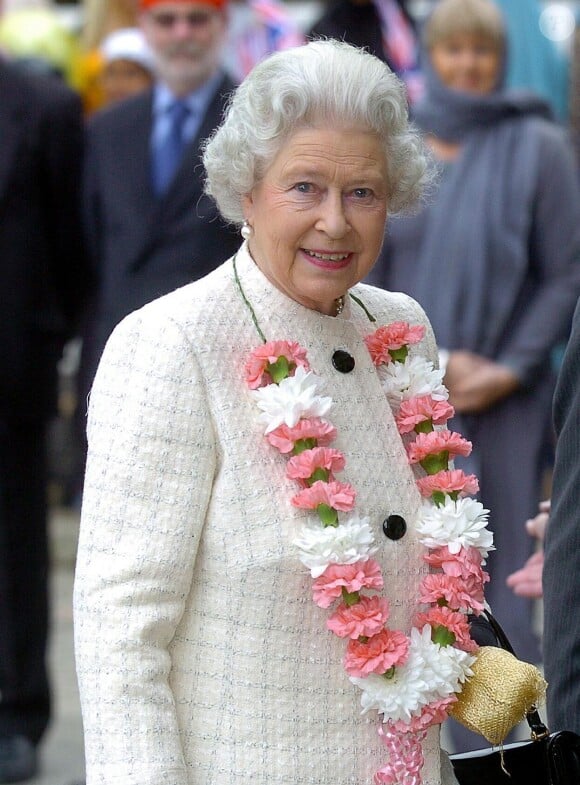 Il s'agit de Clématite Elisabeth, une sélection de Clematis montana nommée en hommage à la reine mère
 
Archives - La reine Elisabeth II d'Angleterre est décédée à l'âge de 96 ans, après 70 ans de règne, dans son château de Balmoral, le 8 septembre 2022. 