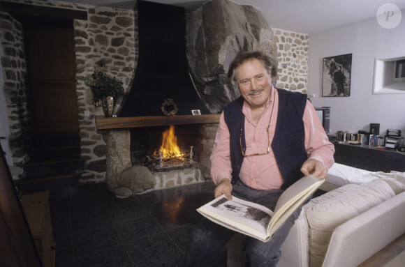 Archives - Rendez-vous avec Victor Lanoux à son domicile à La Chapelle-Taillefert dans la Creuse