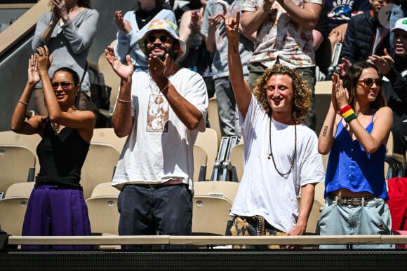 Joakim Noah avec sa femme Lais Ribeiro, Jenaye Noah et Joalukas Noah - Concert de Yannick Noah lors des internationaux de France de Tennis de Roland Garros 2023 à Paris le 27 mai 2023. © Matthieu Mirville/Bestimage