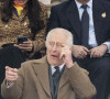 Une compétition très amusante qui a visiblement beaucoup fait rire le roi qui a été photographié totalement hilare dans les tribunes.
Le roi Charles III d'Angleterre, pris d'un fou rire lors du Pony Club Mounted au Royal Windsor Horse Show à Windsor, le 3 mai 2024. 