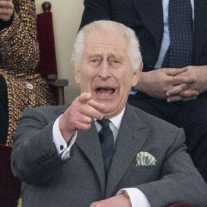 Le roi Charles s'est rendu au Pony Club pour assister au Royal Windsor Horse Show.
Le roi Charles III d'Angleterre, pris d'un fou rire lors du Pony Club Mounted au Royal Windsor Horse Show à Windsor