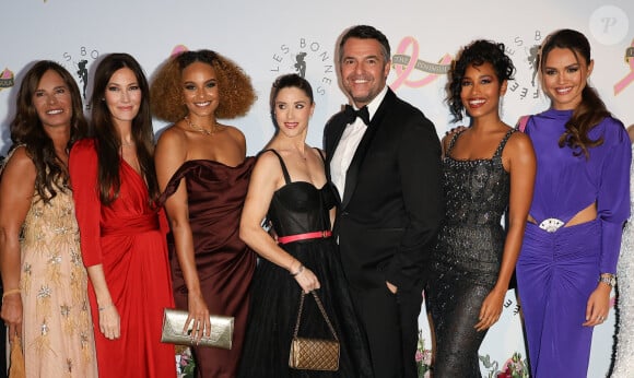 Nathalie Marquay (Miss France 1987) (robe Christophe Guillarmé) , Sophie Thalmann (Miss France 1998), Mareva Galanter (Miss France 1999), Alicia Aylies (Miss France 2017), Arnaud Ducret et sa femme Claire Francisci, Clémence Botino (Miss France 2020), Diane Leyre (Miss France 2022) - Photocall du 4ème gala de charité de l'association "Les Bonnes Fées" à l'occasion de la campagne mondiale "Octobre Rose" à l'hôtel Peninsula, Paris le 5 octobre 2023. © Coadic Guirec/Bestimage