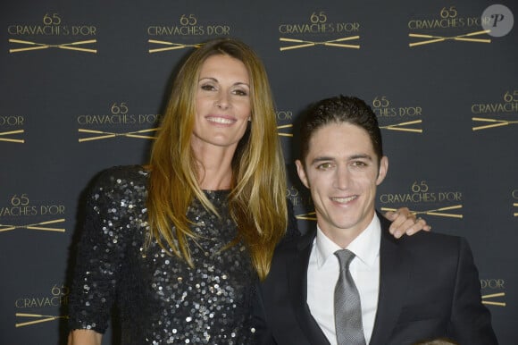 Une répartition parfaite !
Sophie Thalmann, son mari Christophe Soumillon - 65ème édition des Cravaches d'Or au Théâtre des Champs-Elysées à Paris le 14 mars 2014. Depuis 1958, la cérémonie des Cravaches d'Or célèbre chaque année les meilleurs éleveurs, propriétaires, entraîneurs et jockeys des courses de Galop.