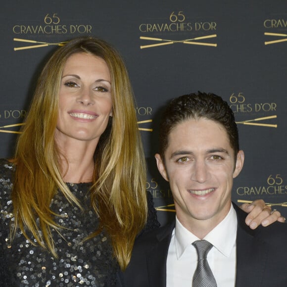 Une répartition parfaite !
Sophie Thalmann, son mari Christophe Soumillon - 65ème édition des Cravaches d'Or au Théâtre des Champs-Elysées à Paris le 14 mars 2014. Depuis 1958, la cérémonie des Cravaches d'Or célèbre chaque année les meilleurs éleveurs, propriétaires, entraîneurs et jockeys des courses de Galop.