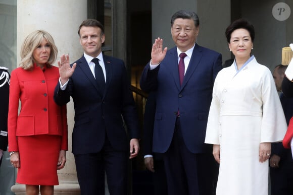 Le président français Emmanuel Macron et sa femme la Première Dame Brigitte Macron accueillent le président chinois Xi Jinping et sa femme la Première Dame Peng Liyuan pour un entretien bilatéral au palais présidentiel de l'Elysée à Paris, France, le 6 mai 2024, dans le cadre de la visite officielle du président chinois en France. © Stéphane Lemouton/Bestimage