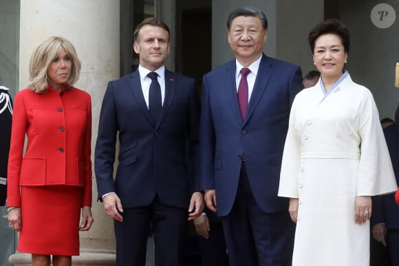 Le président français Emmanuel Macron et sa femme la Première Dame Brigitte Macron accueillent le président chinois Xi Jinping et sa femme la Première Dame Peng Liyuan pour un entretien bilatéral au palais présidentiel de l'Elysée à Paris, France, le 6 mai 2024, dans le cadre de la visite officielle du président chinois en France. © Stéphane Lemouton/Bestimage