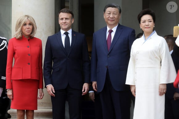 Le président français Emmanuel Macron et sa femme la Première Dame Brigitte Macron accueillent le président chinois Xi Jinping et sa femme la Première Dame Peng Liyuan pour un entretien bilatéral au palais présidentiel de l'Elysée à Paris, France, le 6 mai 2024, dans le cadre de la visite officielle du président chinois en France. © Stéphane Lemouton/Bestimage