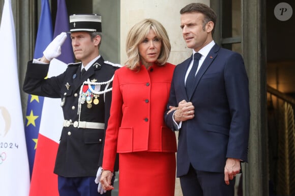 Le président français Emmanuel Macron et sa femme la Première Dame Brigitte Macron accueillent le président chinois Xi Jinping et sa femme la Première Dame Peng Liyuan pour un entretien bilatéral au palais présidentiel de l'Elysée à Paris, France, le 6 mai 2024, dans le cadre de la visite officielle du président chinois en France. © Stéphane Lemouton/Bestimage