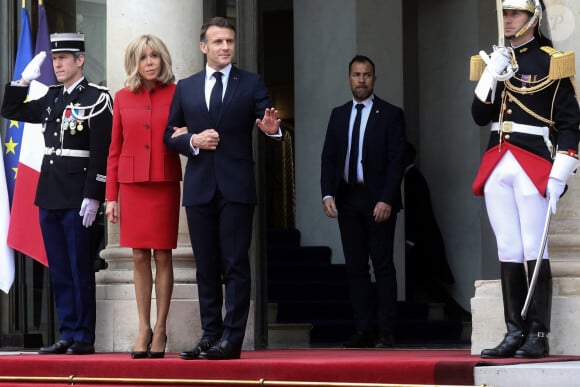 Le président français Emmanuel Macron et sa femme la Première Dame Brigitte Macron accueillent le président chinois Xi Jinping et sa femme la Première Dame Peng Liyuan pour un entretien bilatéral au palais présidentiel de l'Elysée à Paris, France, le 6 mai 2024, dans le cadre de la visite officielle du président chinois en France. © Stéphane Lemouton/Bestimage