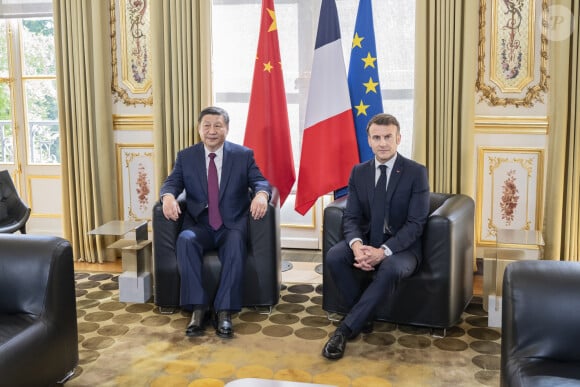 Le président français Emmanuel Macron et le président chinois Xi Jinping lors de l'entretien bilatéral au palais présidentiel de l'Elysée à Paris, France, le 6 mai 2024. © Eliot Blondet/Pool/Bestimage