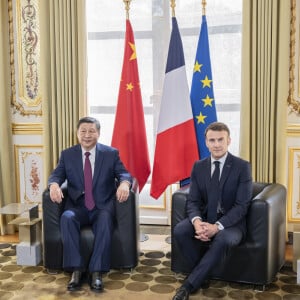 Le président français Emmanuel Macron et le président chinois Xi Jinping lors de l'entretien bilatéral au palais présidentiel de l'Elysée à Paris, France, le 6 mai 2024. © Eliot Blondet/Pool/Bestimage