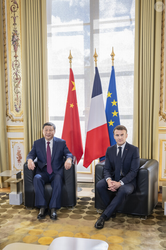 Le président français Emmanuel Macron et le président chinois Xi Jinping lors de l'entretien bilatéral au palais présidentiel de l'Elysée à Paris, France, le 6 mai 2024. © Eliot Blondet/Pool/Bestimage