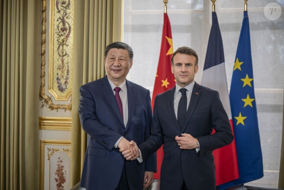 Le président français Emmanuel Macron et le président chinois Xi Jinping lors de l'entretien bilatéral au palais présidentiel de l'Elysée à Paris, France, le 6 mai 2024. © Eliot Blondet/Pool/Bestimage