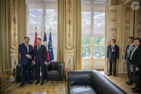 Le président français Emmanuel Macron et le président chinois Xi Jinping lors de l'entretien bilatéral au palais présidentiel de l'Elysée à Paris, France, le 6 mai 2024. © Eliot Blondet/Pool/Bestimage