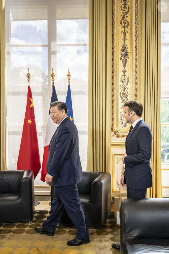 Le président français Emmanuel Macron et le président chinois Xi Jinping lors de l'entretien bilatéral au palais présidentiel de l'Elysée à Paris, France, le 6 mai 2024. © Eliot Blondet/Pool/Bestimage