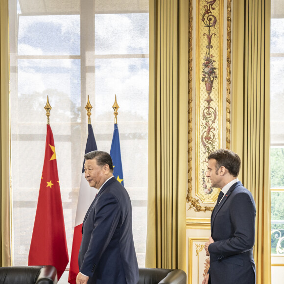 Le président français Emmanuel Macron et le président chinois Xi Jinping lors de l'entretien bilatéral au palais présidentiel de l'Elysée à Paris, France, le 6 mai 2024. © Eliot Blondet/Pool/Bestimage