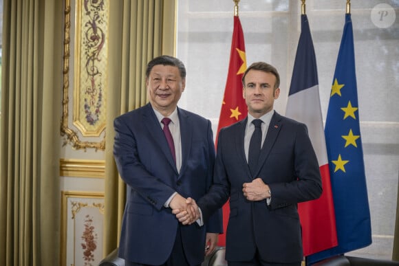 Le président français Emmanuel Macron et le président chinois Xi Jinping lors de l'entretien bilatéral au palais présidentiel de l'Elysée à Paris, France, le 6 mai 2024. © Eliot Blondet/Pool/Bestimage