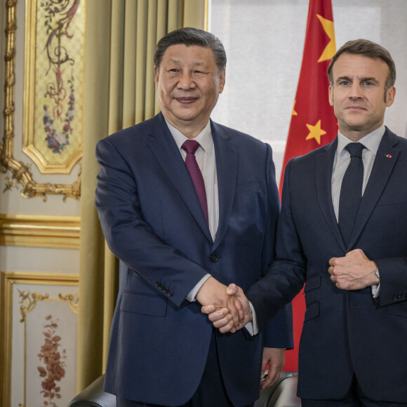 Le président français Emmanuel Macron et le président chinois Xi Jinping lors de l'entretien bilatéral au palais présidentiel de l'Elysée à Paris, France, le 6 mai 2024. © Eliot Blondet/Pool/Bestimage