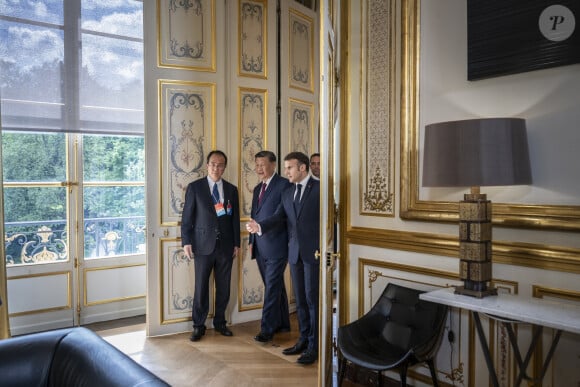 Le président français Emmanuel Macron et le président chinois Xi Jinping lors de l'entretien bilatéral au palais présidentiel de l'Elysée à Paris, France, le 6 mai 2024. © Eliot Blondet/Pool/Bestimage