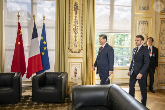 Le président français Emmanuel Macron et le président chinois Xi Jinping lors de l'entretien bilatéral au palais présidentiel de l'Elysée à Paris, France, le 6 mai 2024. © Eliot Blondet/Pool/Bestimage