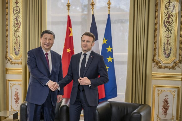 Le président français Emmanuel Macron et le président chinois Xi Jinping lors de l'entretien bilatéral au palais présidentiel de l'Elysée à Paris, France, le 6 mai 2024. © Eliot Blondet/Pool/Bestimage