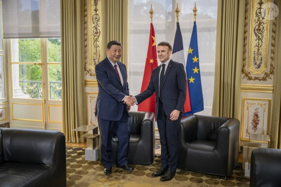 Le président français Emmanuel Macron et le président chinois Xi Jinping lors de l'entretien bilatéral au palais présidentiel de l'Elysée à Paris, France, le 6 mai 2024. © Eliot Blondet/Pool/Bestimage