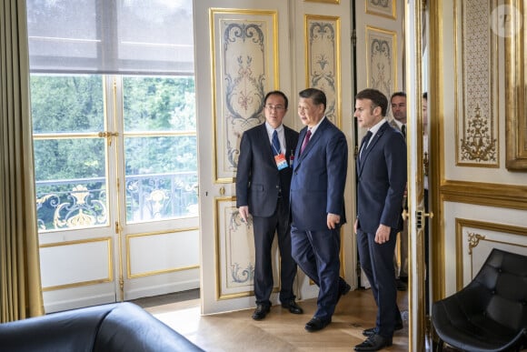 Le président français Emmanuel Macron et le président chinois Xi Jinping lors de l'entretien bilatéral au palais présidentiel de l'Elysée à Paris, France, le 6 mai 2024. © Eliot Blondet/Pool/Bestimage