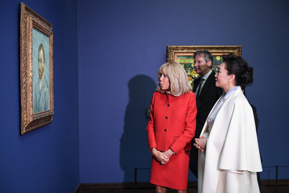 Photo Pour L occasion Brigitte Macron A Opt Pour Un Joli Tailleur photo-pour-l-occasion-brigitte-macron-a-opt-pour-un-joli-tailleur