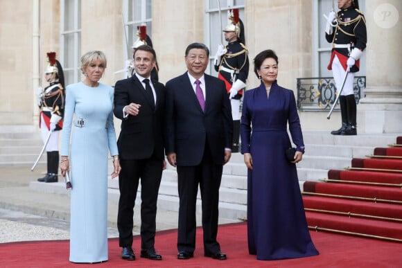 Le président Emmanuel Macron, la Première dame Brigitte Macron, le président chinois Xi Jinping et sa femme la Première Dame Peng Liyuan - Arrivée des invités au dîner d'Etat en l'honneur du président chinois Xi Jinping et de sa femme la Première Dame Peng Liyuan au palais présidentiel de l'Elysée à Paris, France, le 6 mai 2024. © Stéphane Lemouton / Bestimage