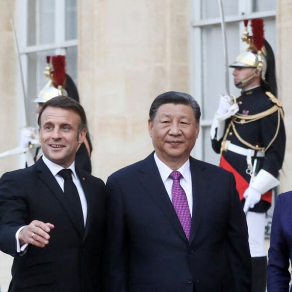 Le président Emmanuel Macron, la Première dame Brigitte Macron, le président chinois Xi Jinping et sa femme la Première Dame Peng Liyuan - Arrivée des invités au dîner d'Etat en l'honneur du président chinois Xi Jinping et de sa femme la Première Dame Peng Liyuan au palais présidentiel de l'Elysée à Paris, France, le 6 mai 2024. © Stéphane Lemouton / Bestimage