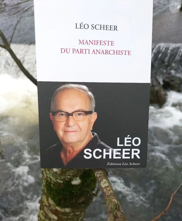 Sociologue et publicitaire, il a conçu et développé le projet de Canal+. Puis, il a conçu et dirigé TV6, première version de la 6e chaîne, future M6. 
Léo Scheer et son livre "Manifeste du parti anarchiste"