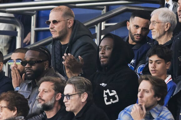 Tayc, Dadju, Dj Snake, Malik Bentalha, Nicolas Duvauchelle, Benoît Magimel, Mathieu Vergne, Leon Debbouze - Célébrités dans les tribunes de la demi-finale retour de Ligue des champions entre le PSG face au Borussia Dortmund (0-1) au Parc des Princes à Paris le 7 mai 2024. © Cyril Moreau/Bestimage